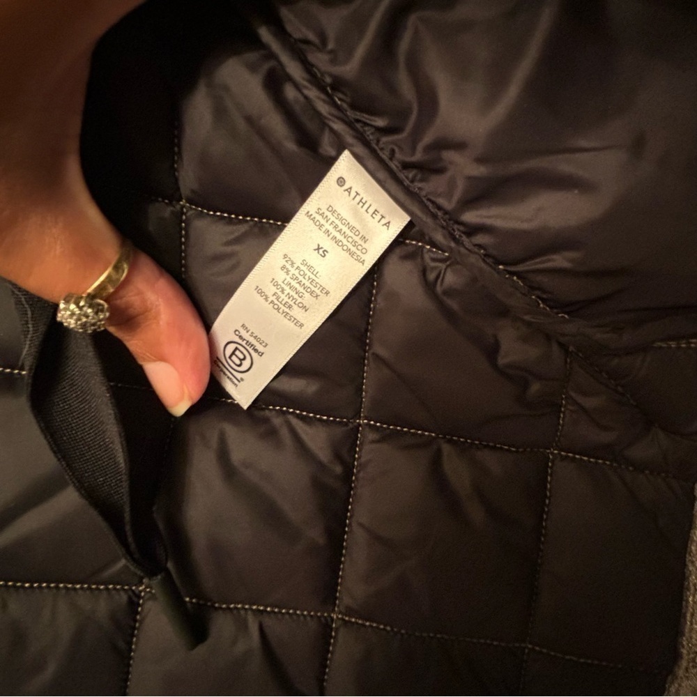 Athleta Whisper Metallic Velvet‎ Vest in Coffee House XS - Picture 15 of 15